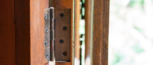 Photo of door hinges