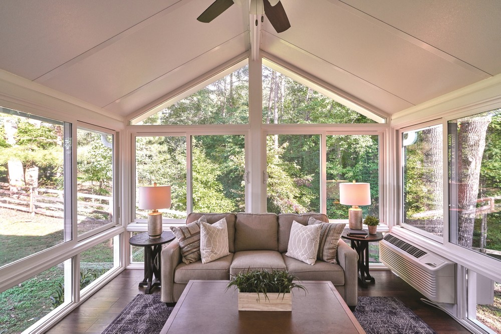Cozy Four-Season Sunroom With Conditioning And Heating 